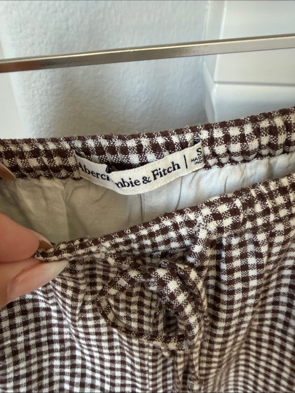Abercrombie & Fitch Brown and White Gingham Drawstring Women's Shorts like new - Picture 3 of 4